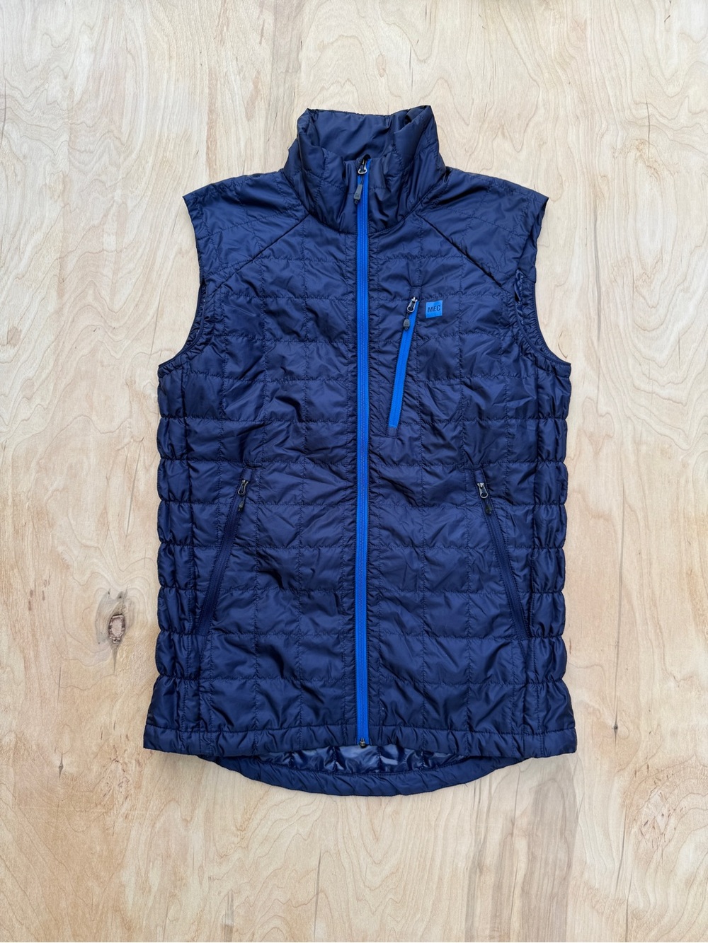 MEC Men’s Uplink Navy Quilted Vest with royal blue zipper & logo! Sz Sml. FALL